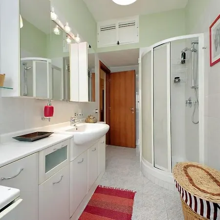 Relax Rome: Balcony Flat Near Gemelli Station Rome