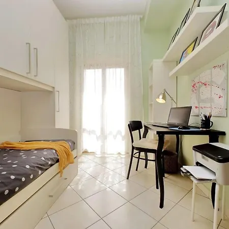 Relax With 2 Balconies - 2 Bedroom Flat, 3rd Floor With Lift, High Comfort, Quite, A Walk From Urban Train Station Gemelli And Metro A Stops Battistini & Cornelia Connecting To Center In 20 Minutes, 2 Steps From Bus Stop, Cycle Path, Groceries *