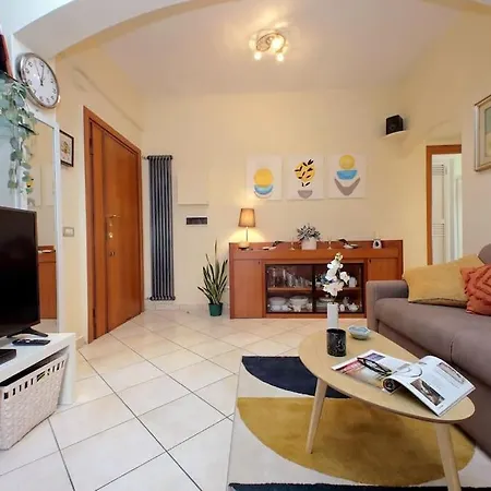 Relax With 2 Balconies - 2 Bedroom Flat, 3rd Floor With Lift, High Comfort, Quite, A Walk From Urban Train Station Gemelli And Metro A Stops Battistini & Cornelia Connecting To Center In 20 Minutes, 2 Steps From Bus Stop, Cycle Path, Groceries