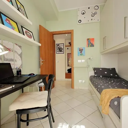 Relax With 2 Balconies - 2 Bedroom Flat, 3rd Floor With Lift, High Comfort, Quite, A Walk From Urban Train Station Gemelli And Metro A Stops Battistini & Cornelia Connecting To Center In 20 Minutes, 2 Steps From Bus Stop, Cycle Path, Groceries *