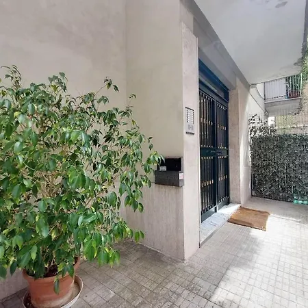Relax With 2 Balconies - 2 Bedroom Flat, 3rd Floor With Lift, High Comfort, Quite, A Walk From Urban Train Station Gemelli And Metro A Stops Battistini & Cornelia Connecting To Center In 20 Minutes, 2 Steps From Bus Stop, Cycle Path, Groceries Appartement